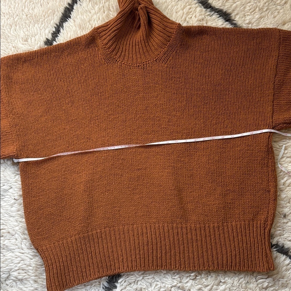 Babaa Turtleneck Sweater - Picture 8 of 17
